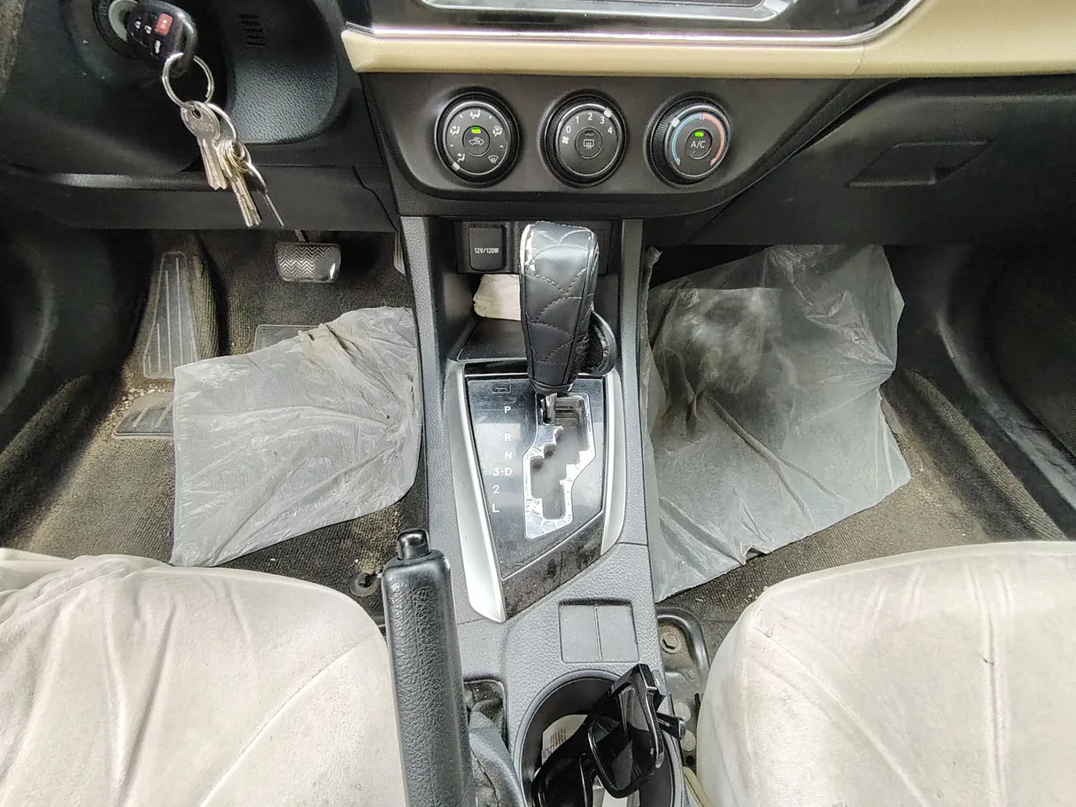 Car image 14