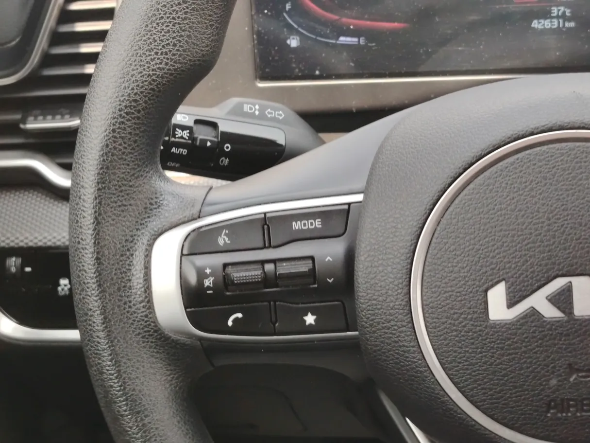 Car image 25