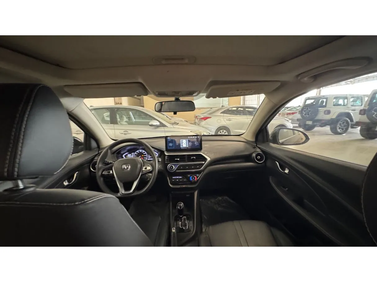 Car image 17