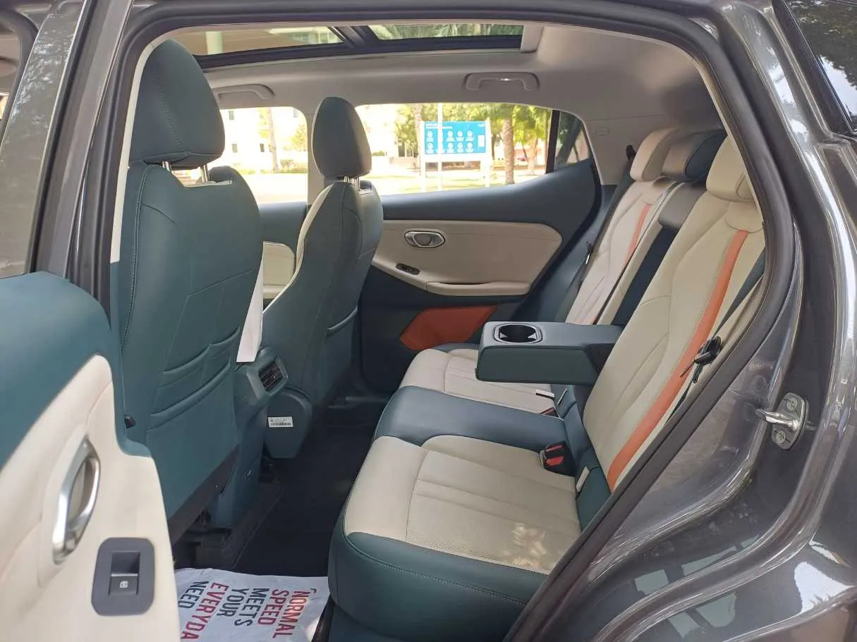 Car image 13