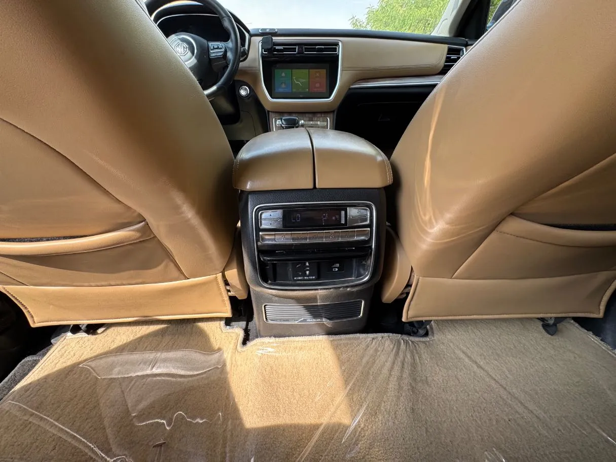 Car image 24