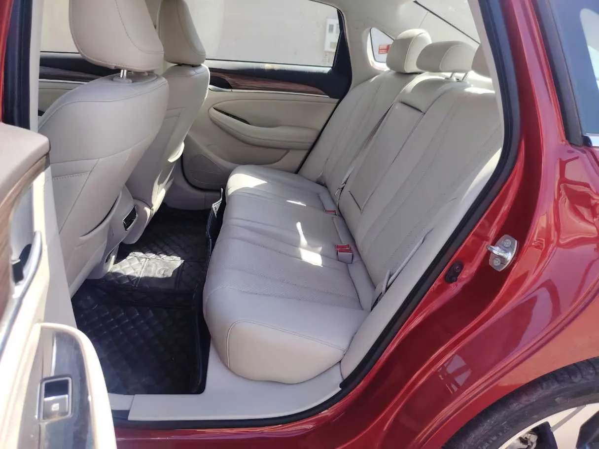 Car image 13