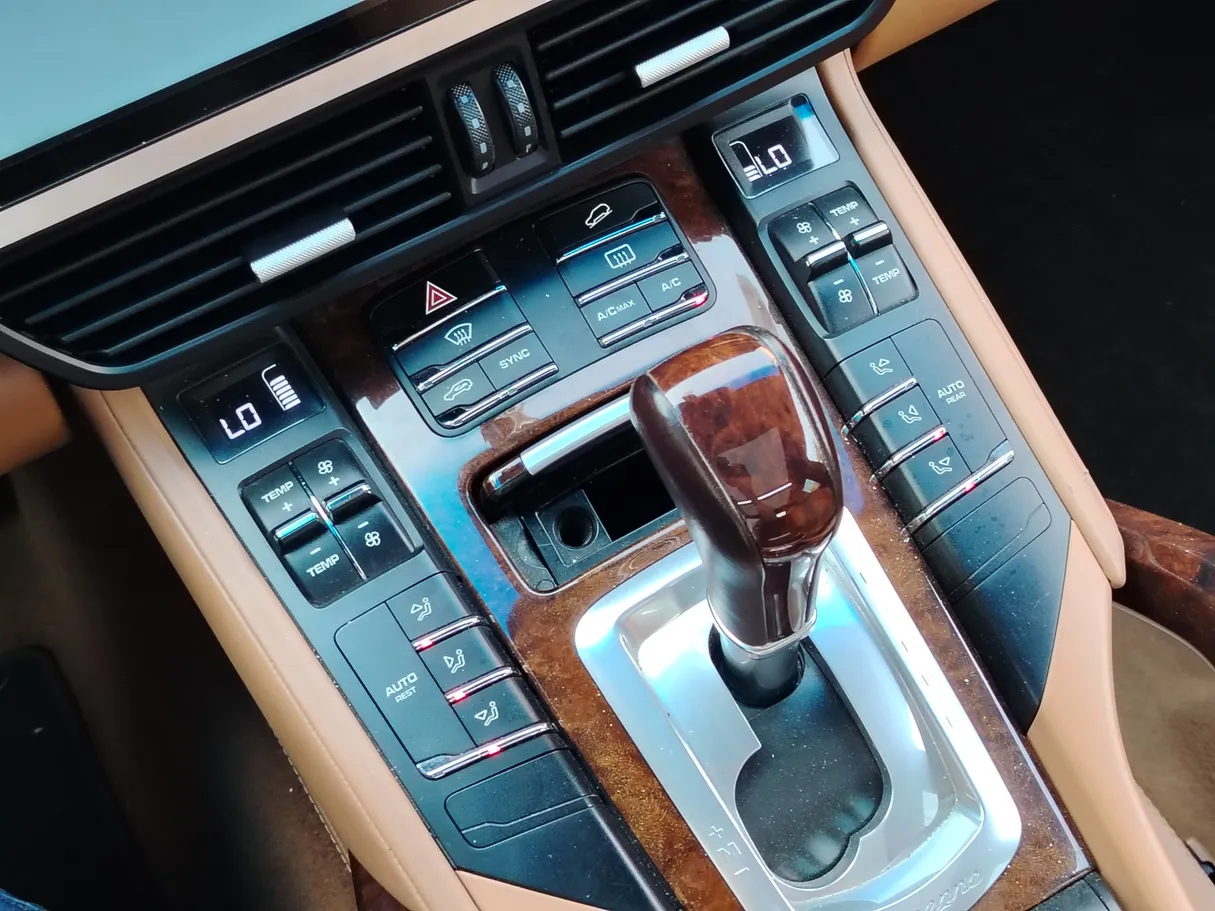 Car image 23
