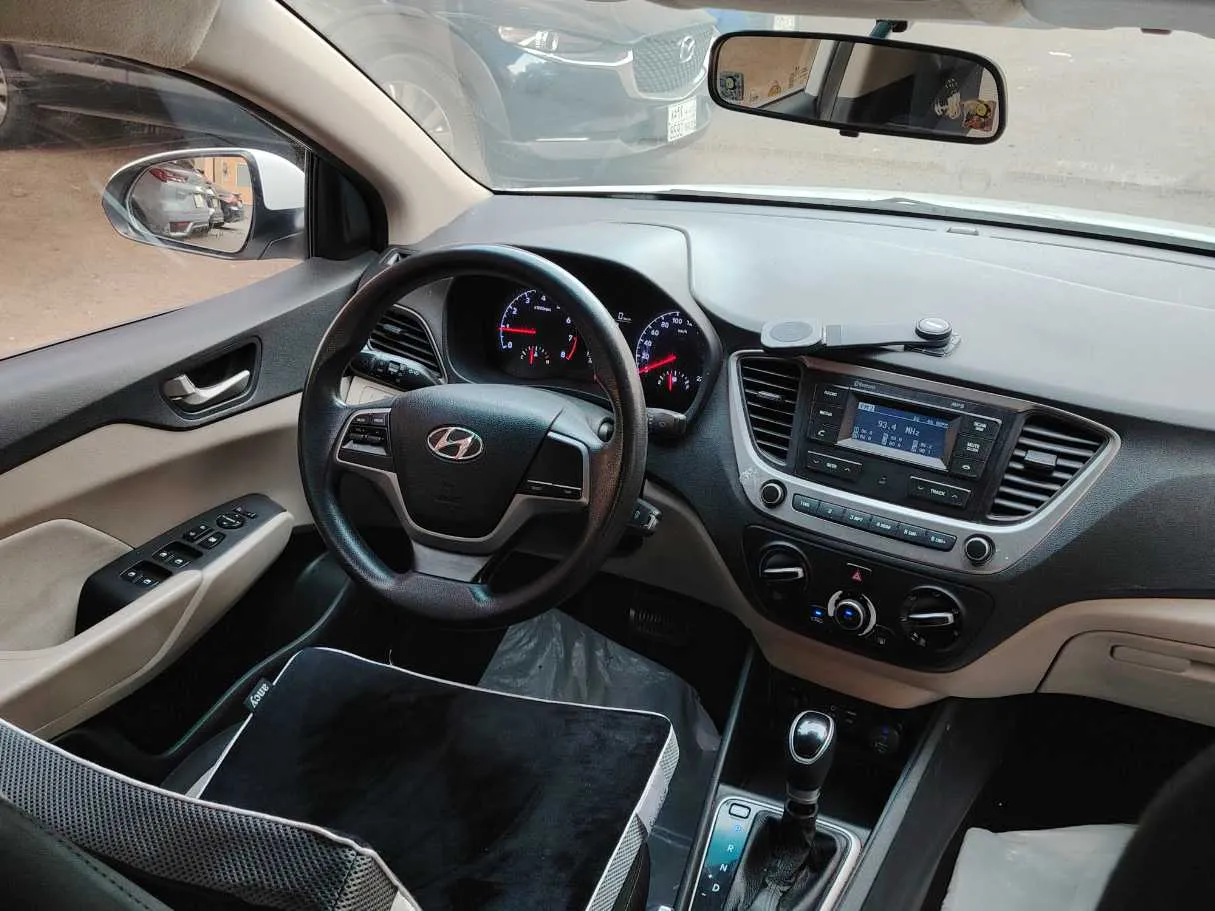 Car image 20