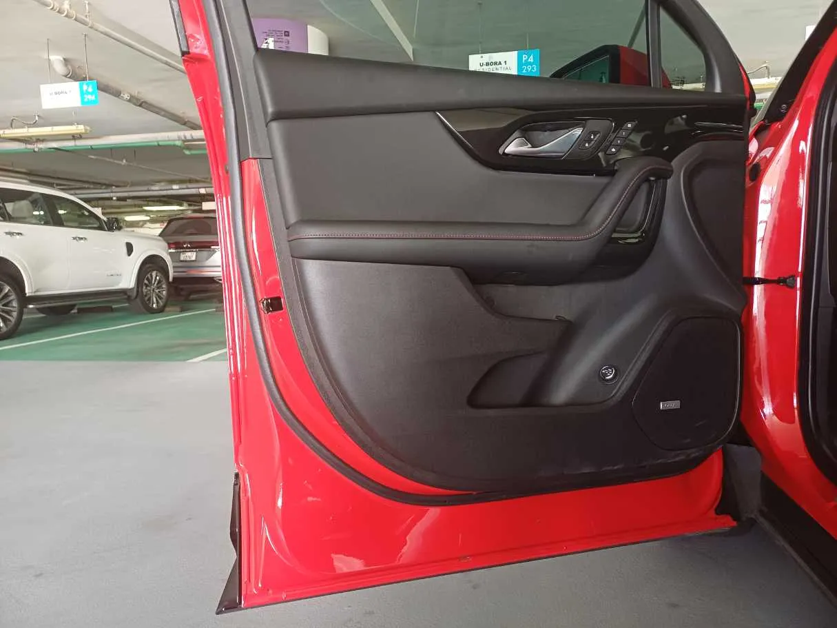 Car image 10