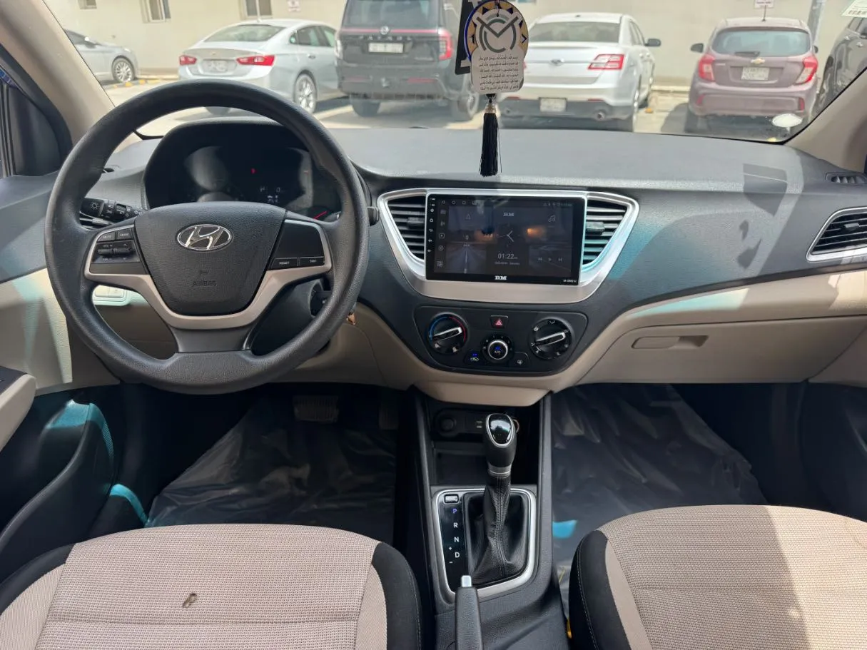 Car image 16