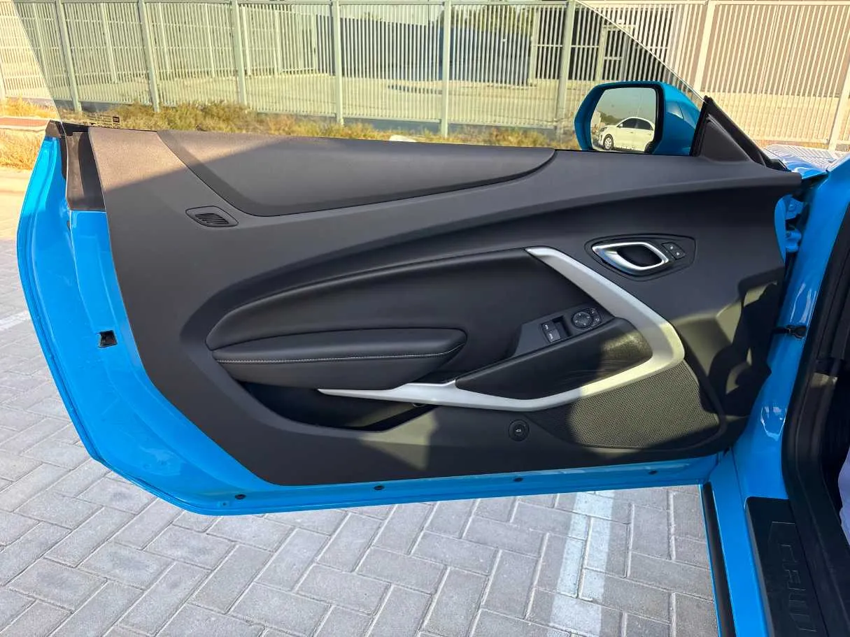 Car image 10