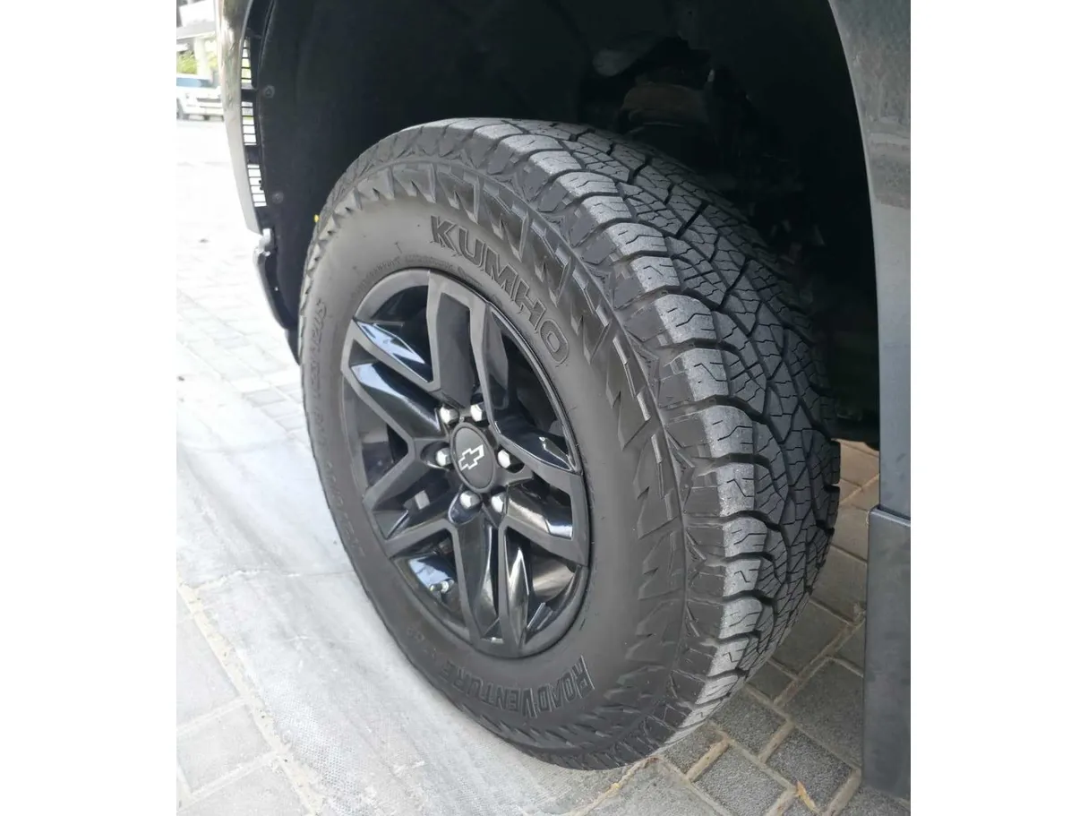 Car image 12