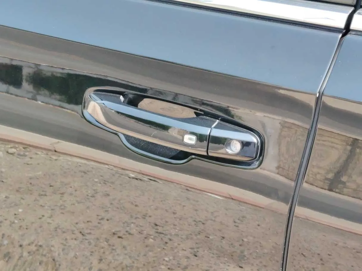 Car image 32