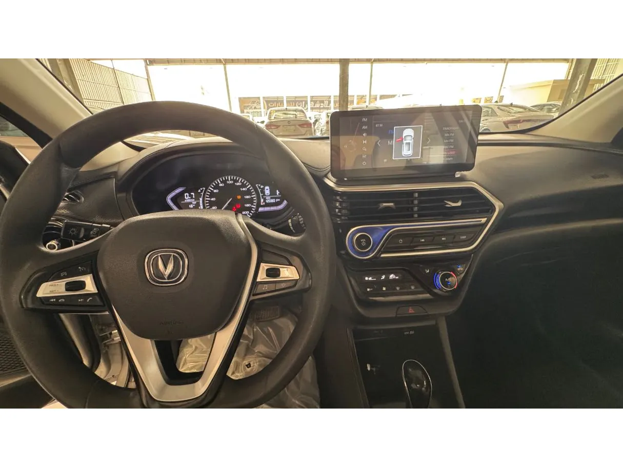 Car image 12