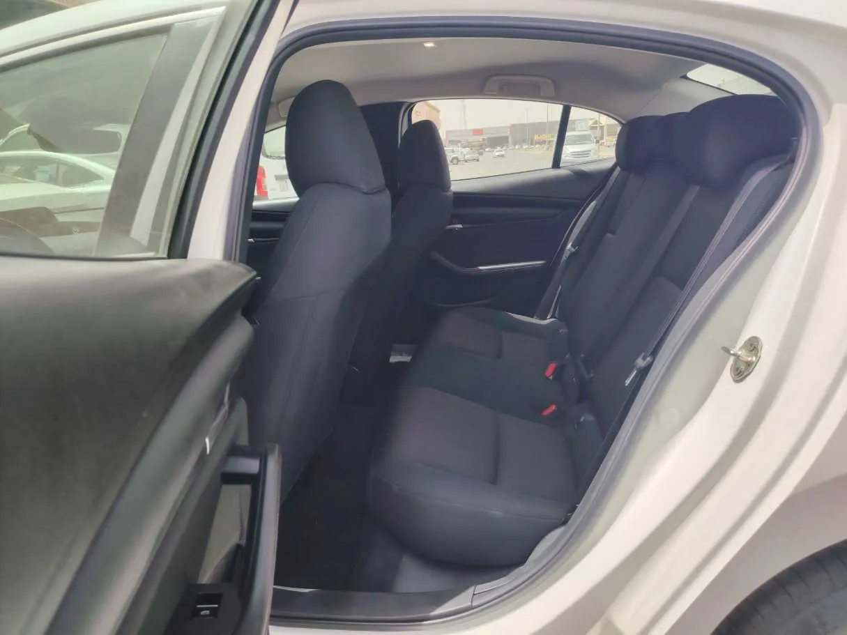 Car image 18