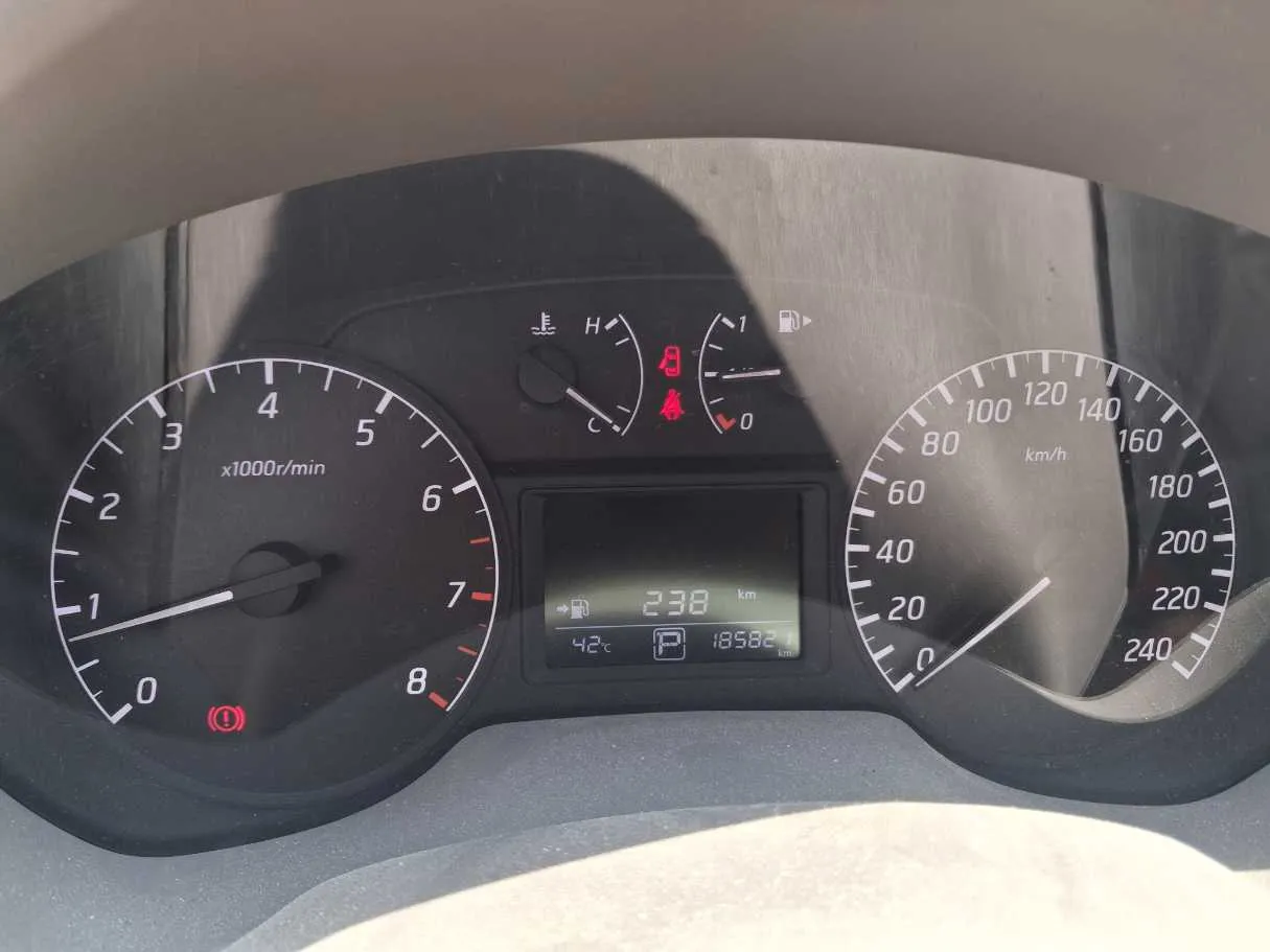 Car image 19