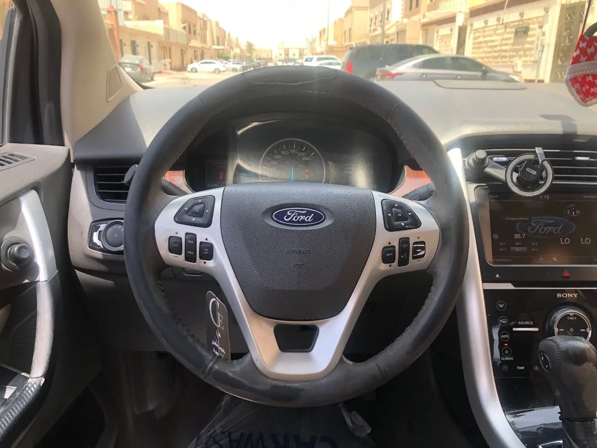 Car image 19