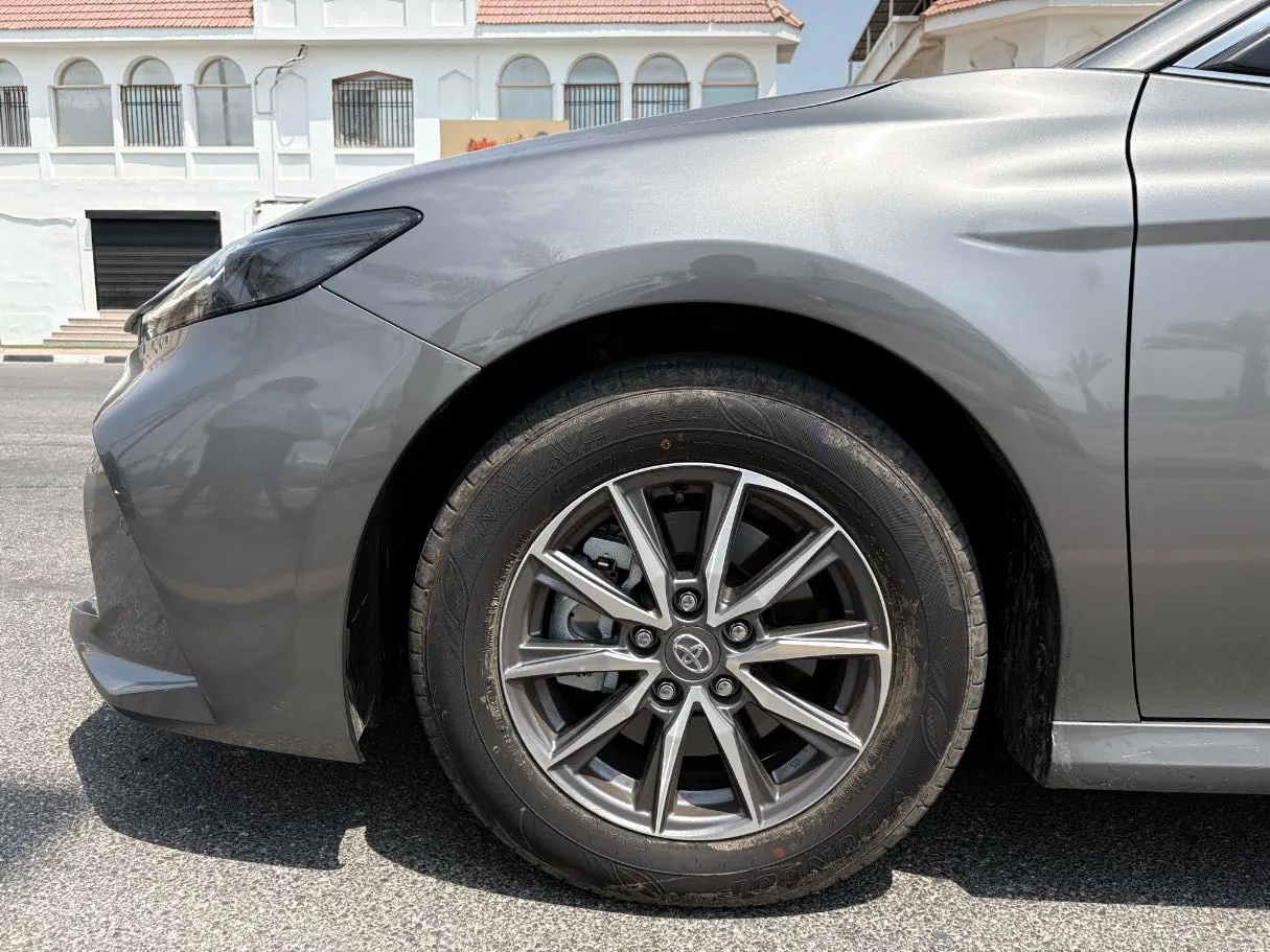 Car image 9