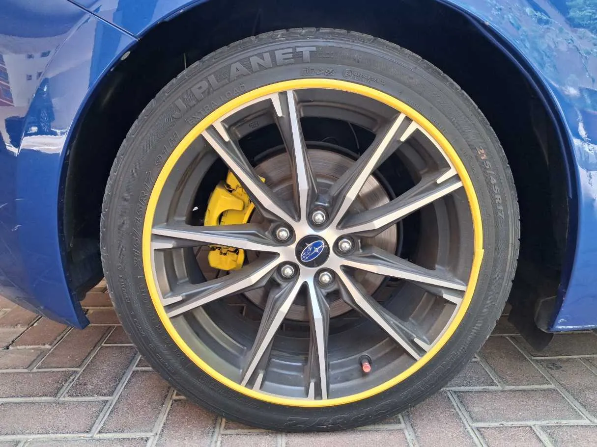 Car image 9