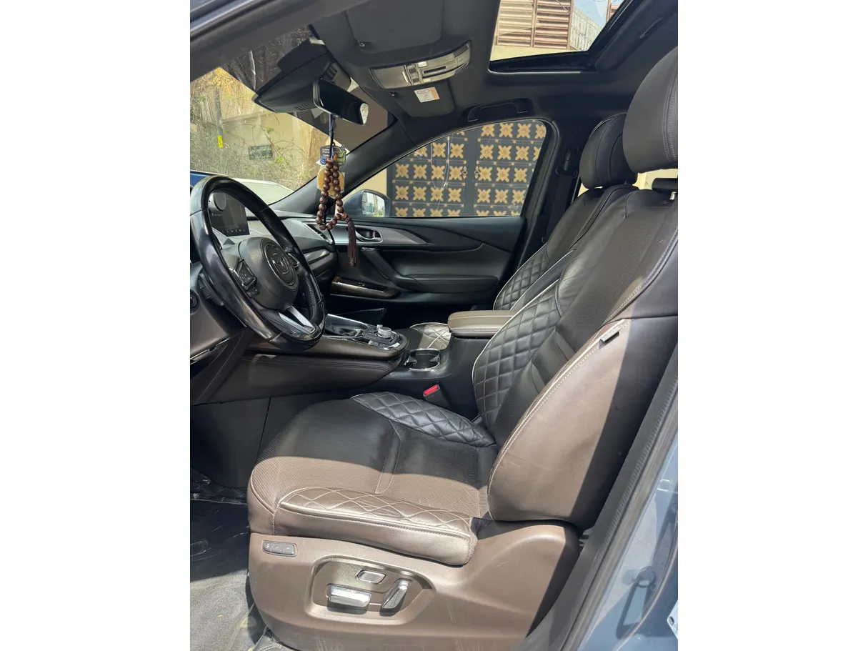 Car image 10