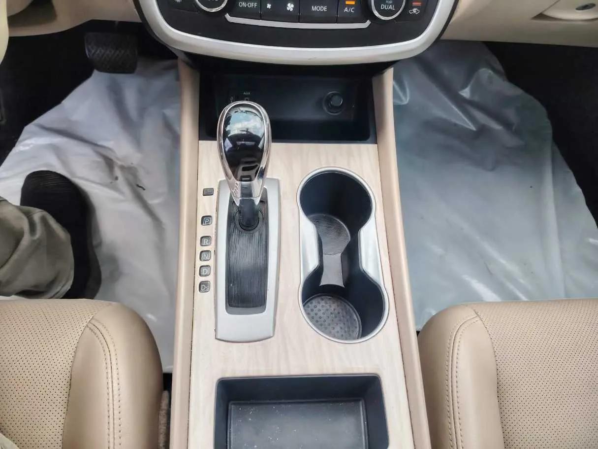 Car image 27