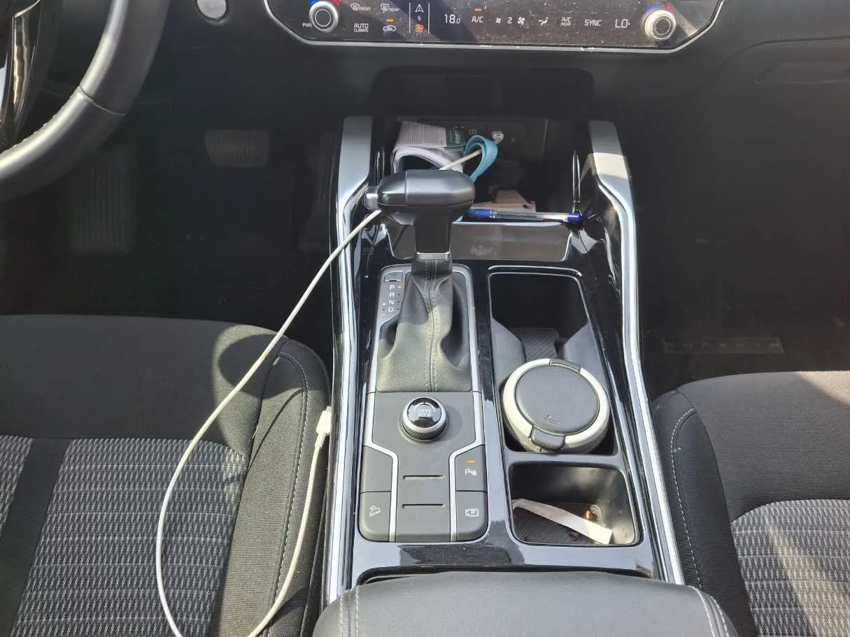 Car image 16
