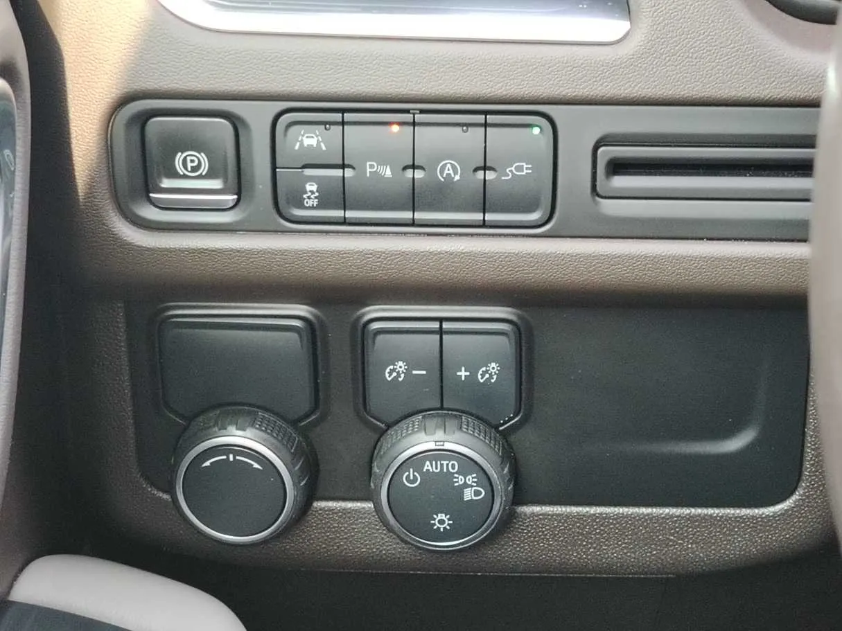 Car image 30