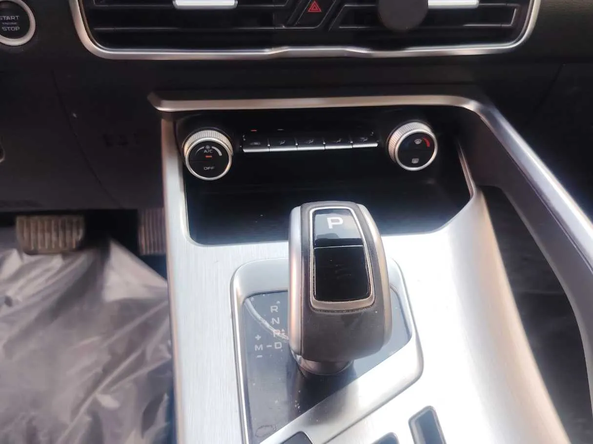 Car image 17