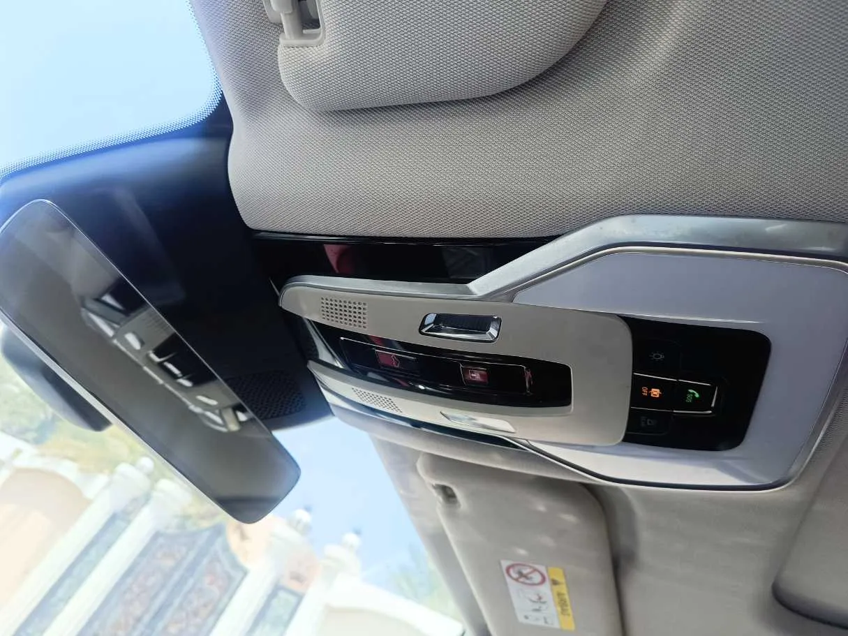 Car image 32
