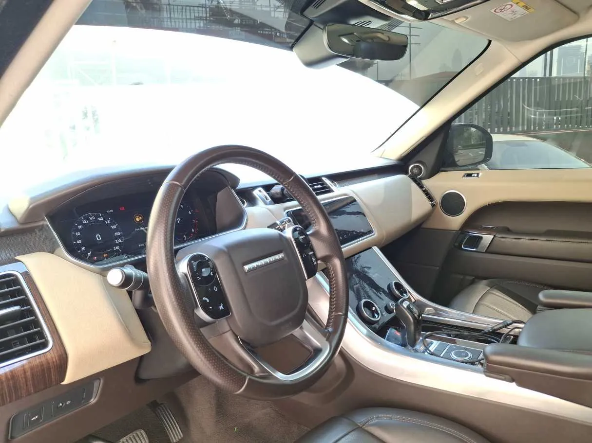 Car image 11