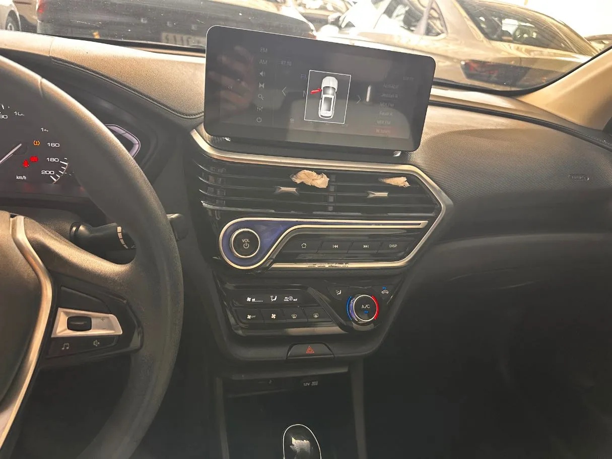 Car image 13