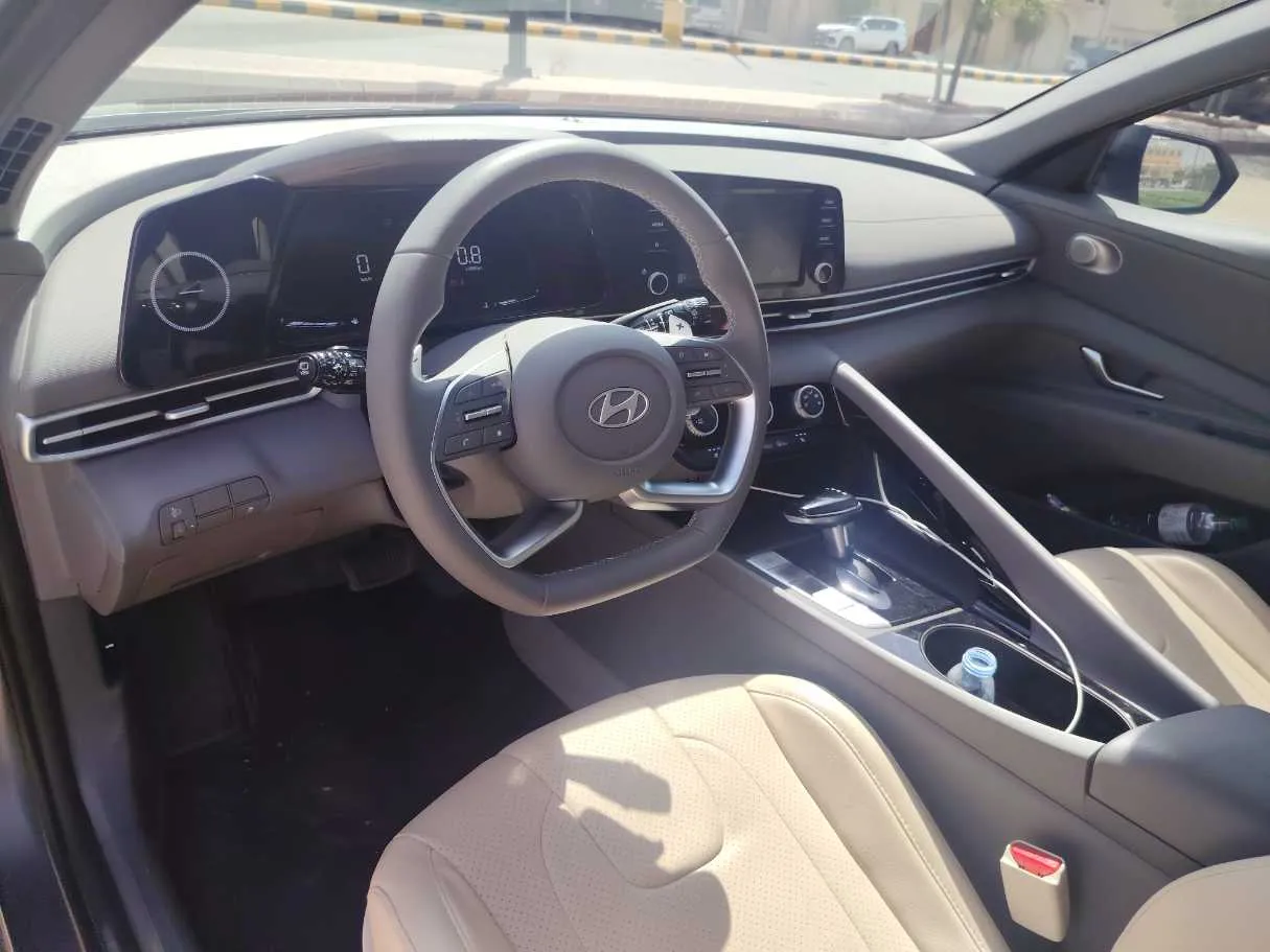 Car image 12