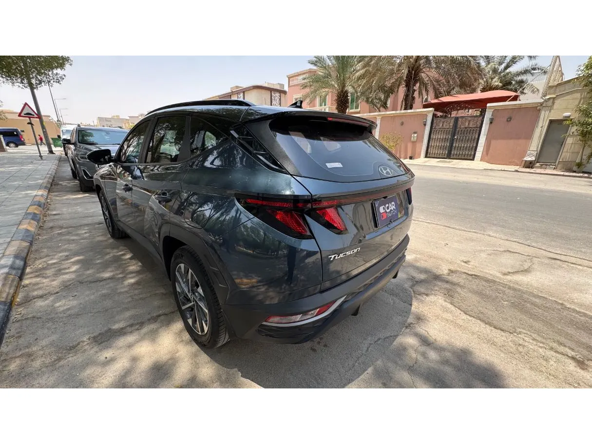 Car image 7