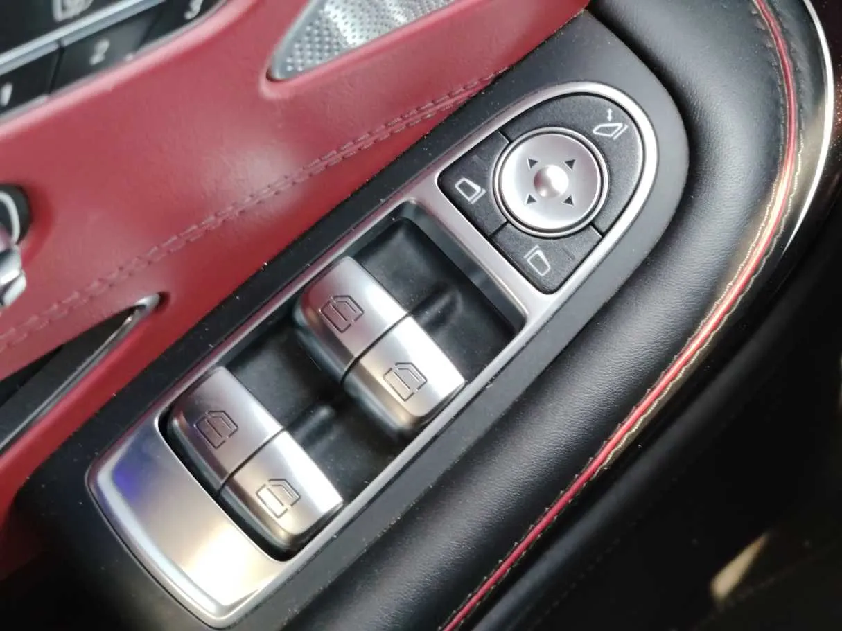 Car image 27