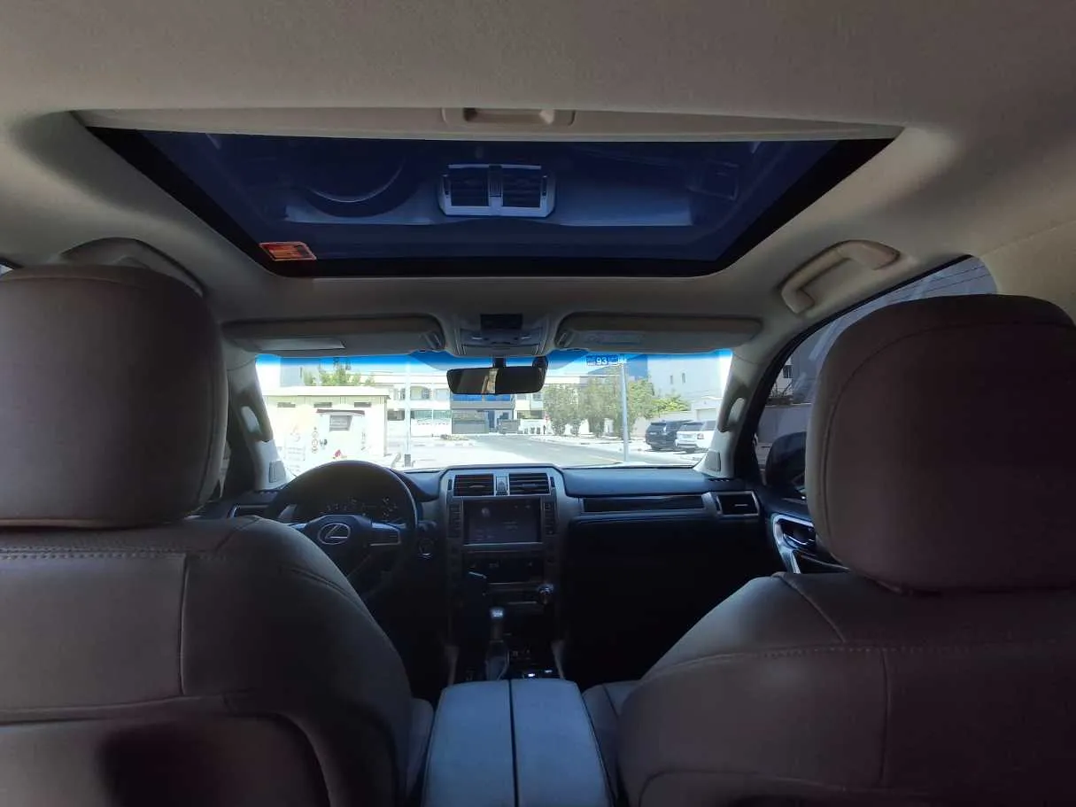 Car image 19
