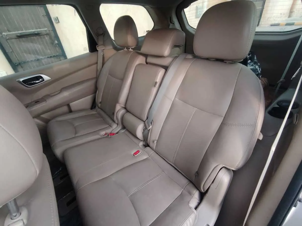 Car image 18