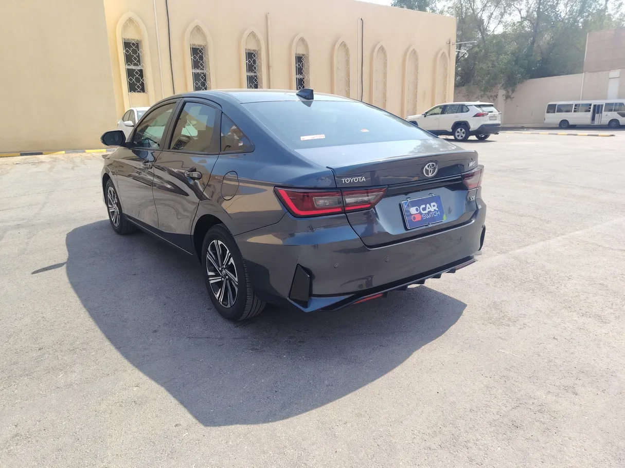 Car image 7