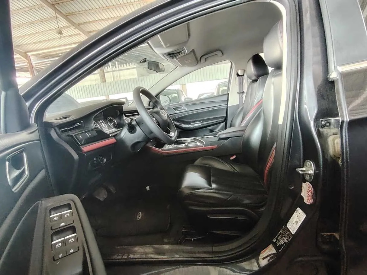Car image 14