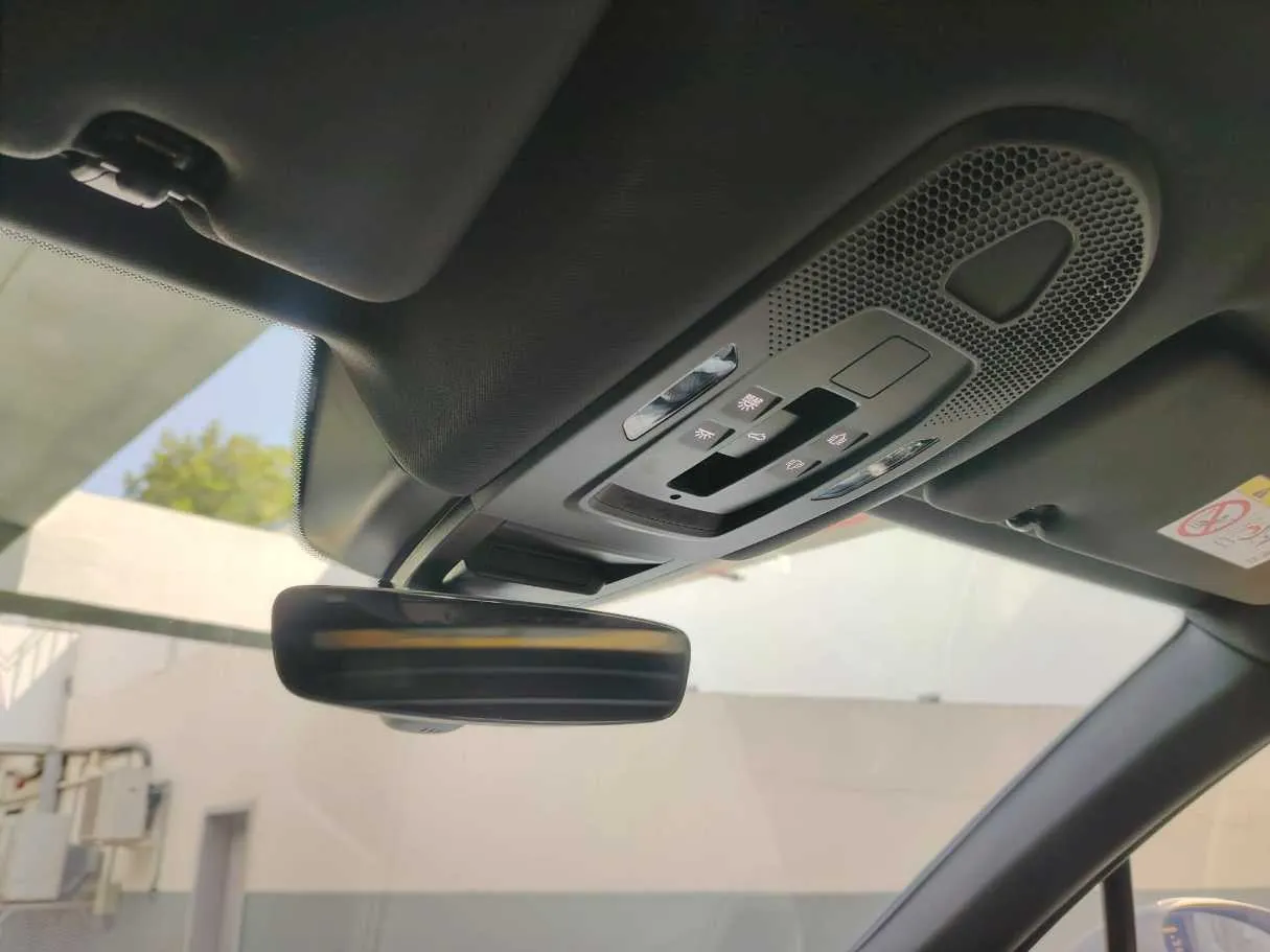Car image 35