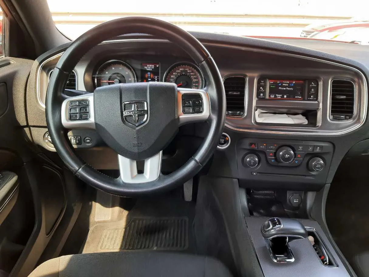 Car image 14