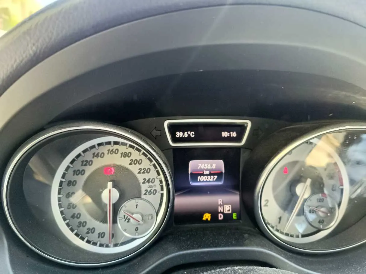 Car image 26