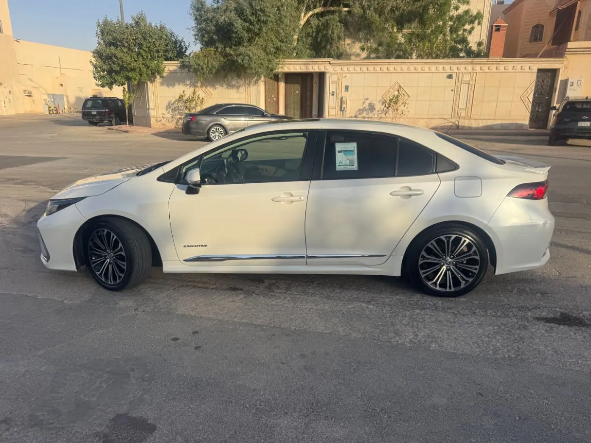 Car image 8