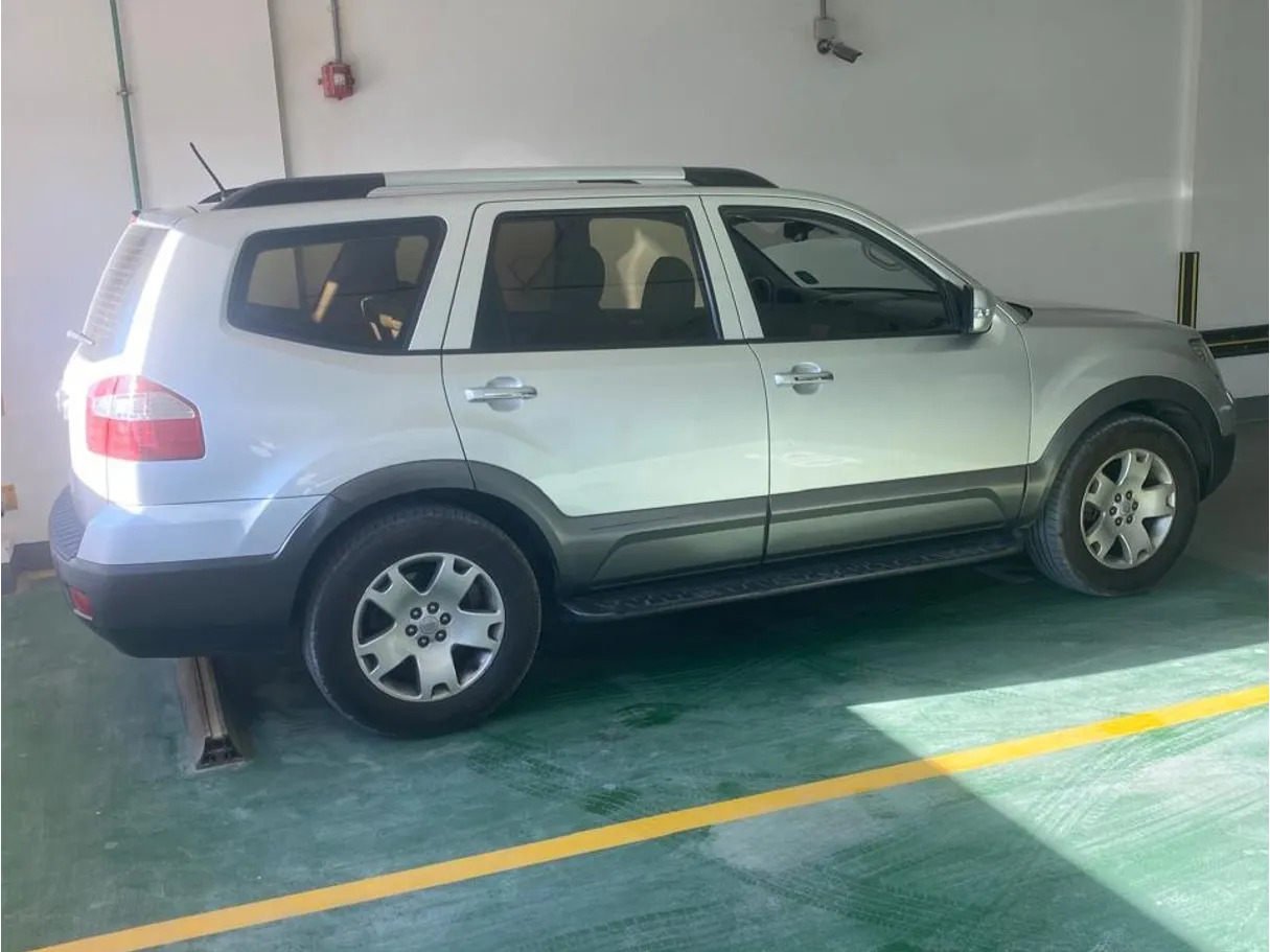 Car image 3