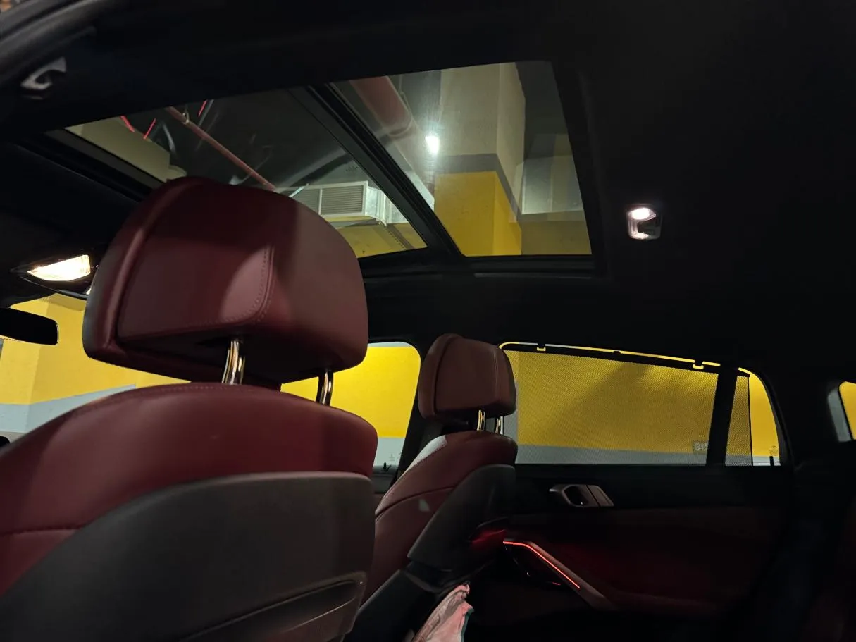 Car image 13