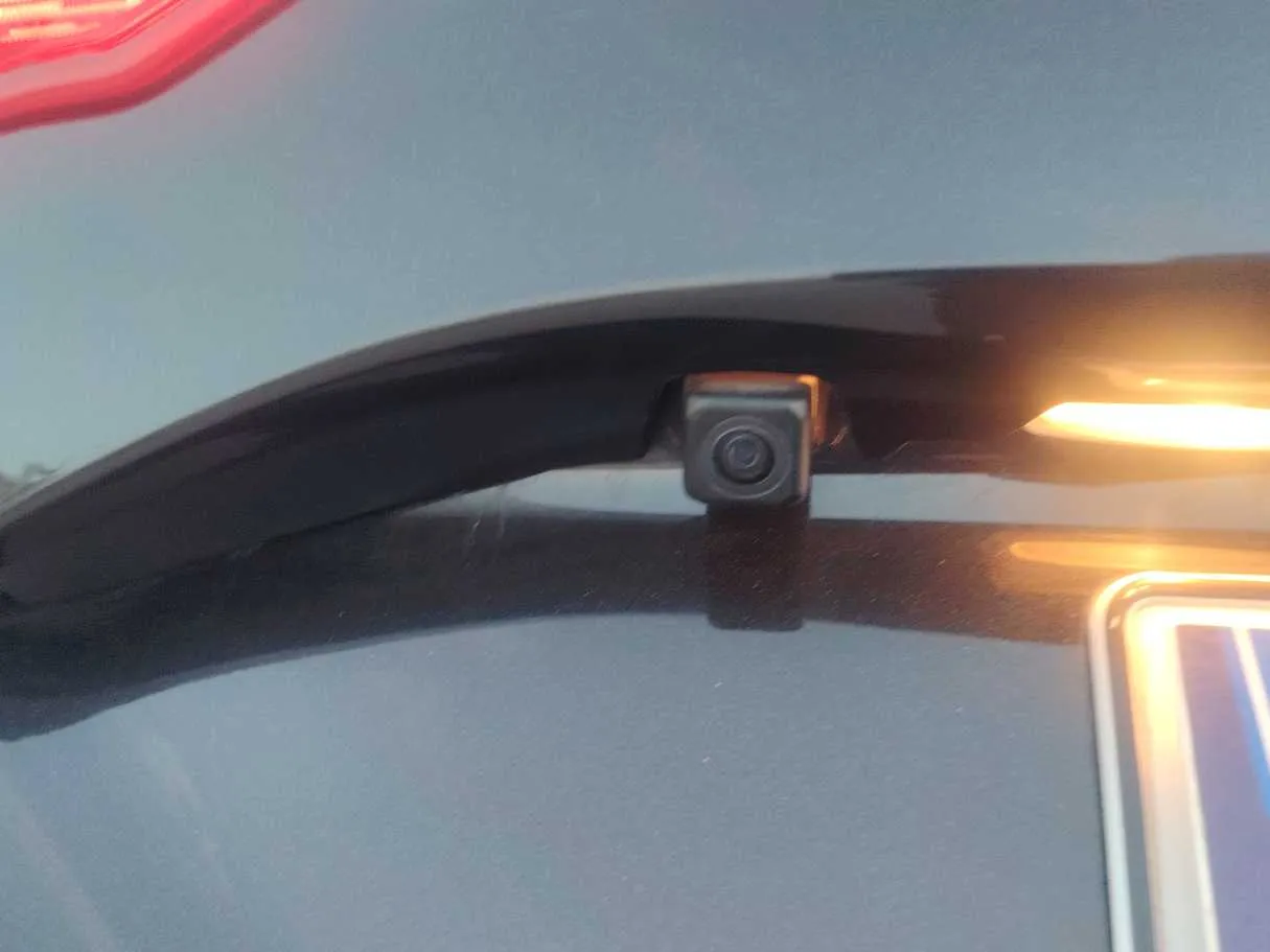 Car image 26