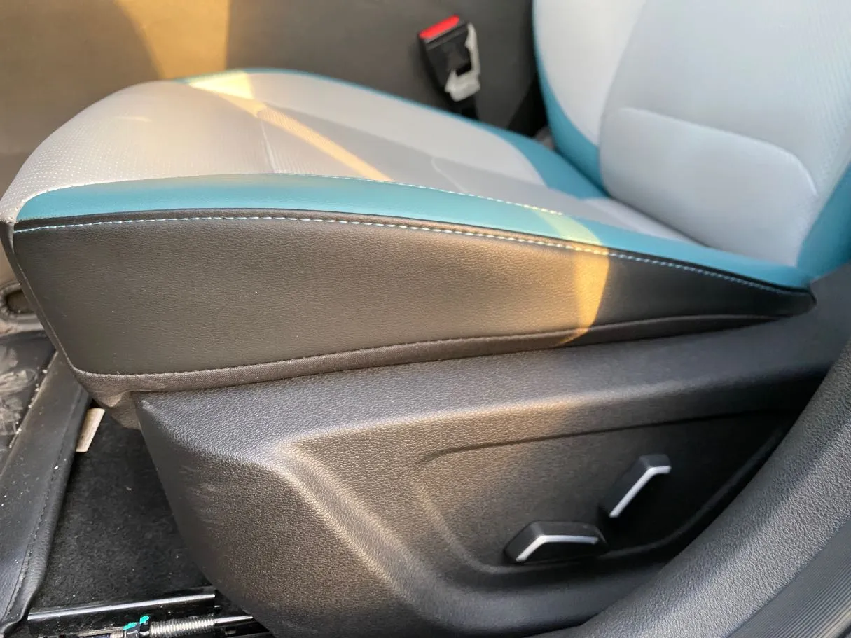 Car image 26