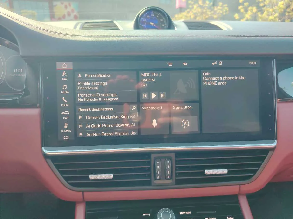 Car image 25