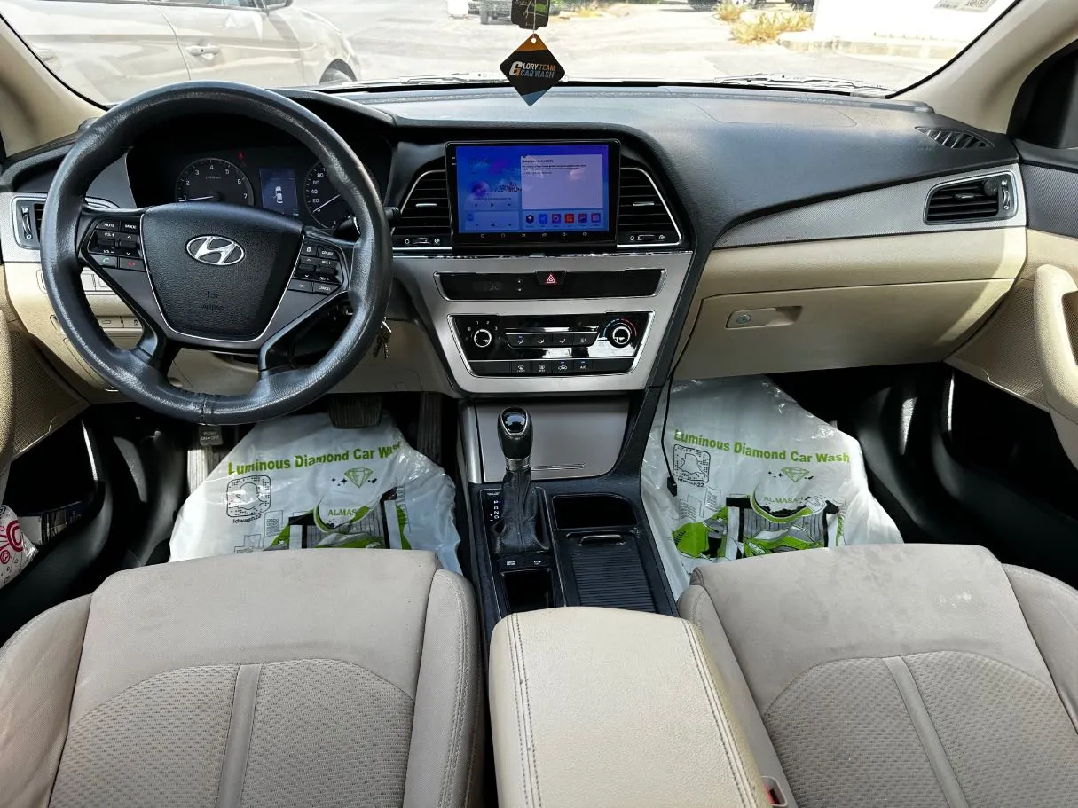 Car image 17