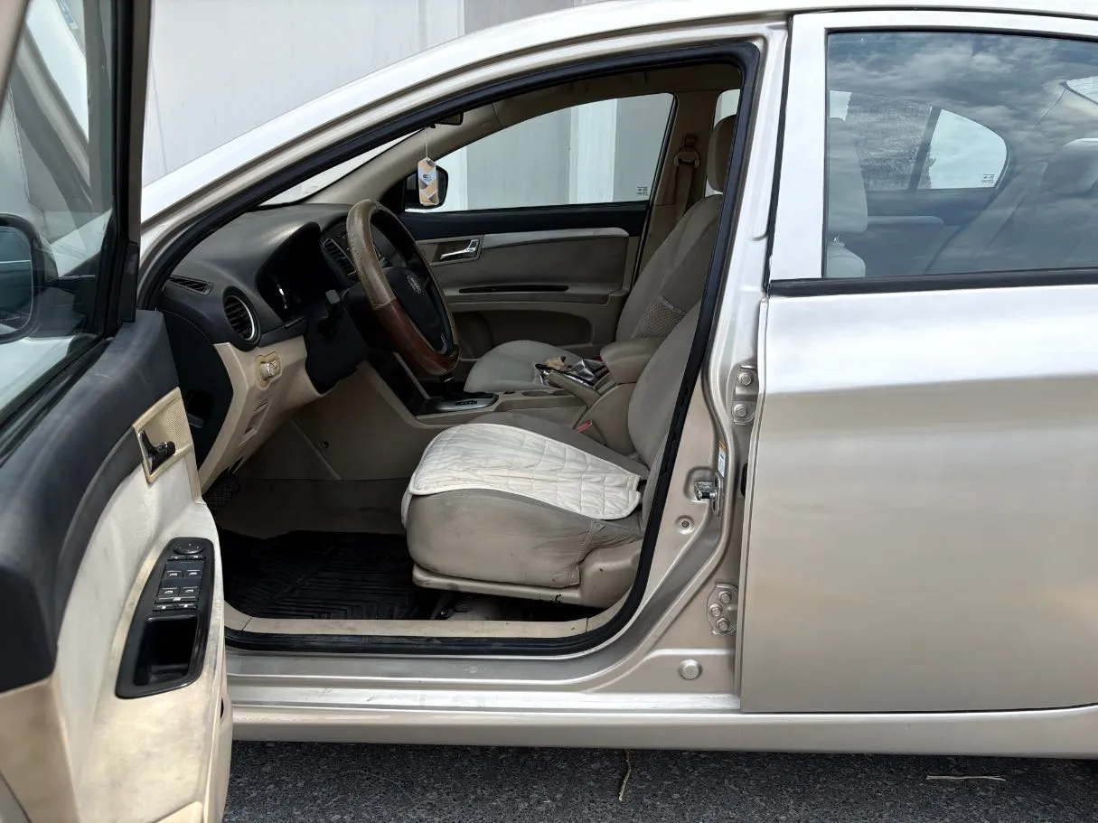 Car image 11
