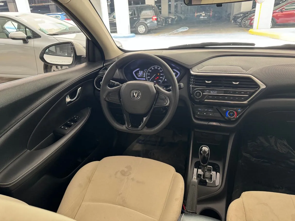 Car image 18