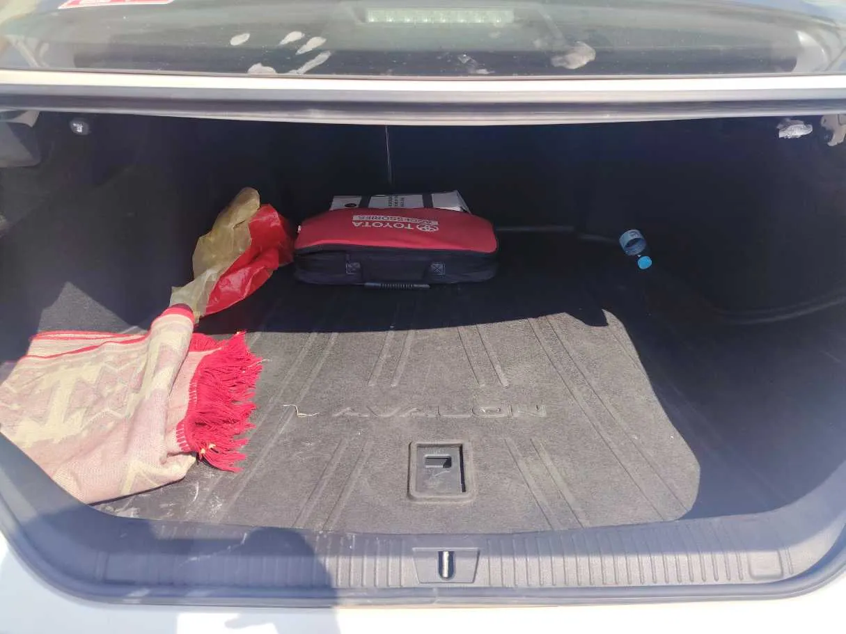 Car image 26