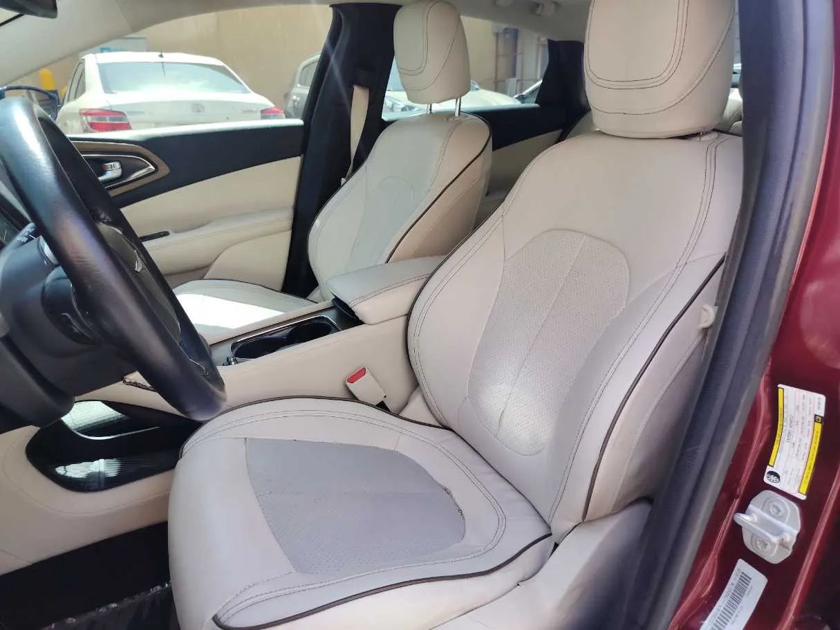 Car image 13