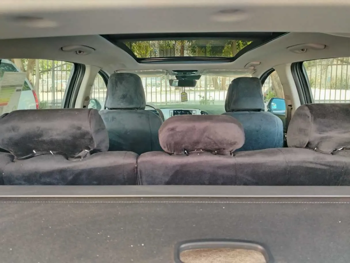 Car image 30