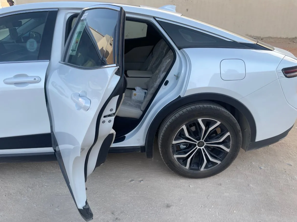 Car image 13